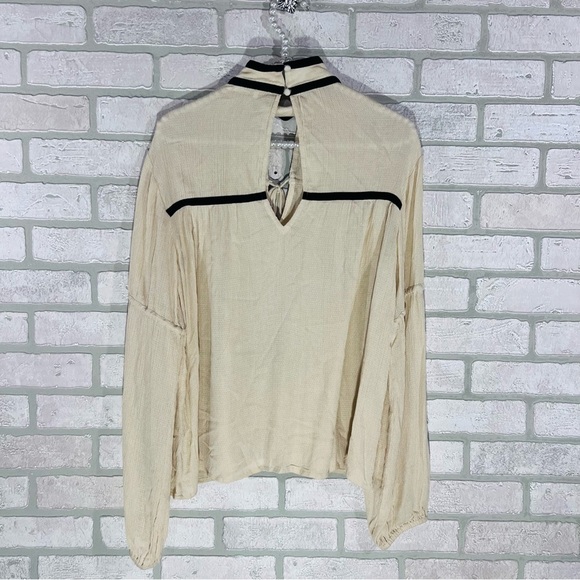 Tularosa Carmin Blouse in Macadamia Size XS - Picture 5 of 10